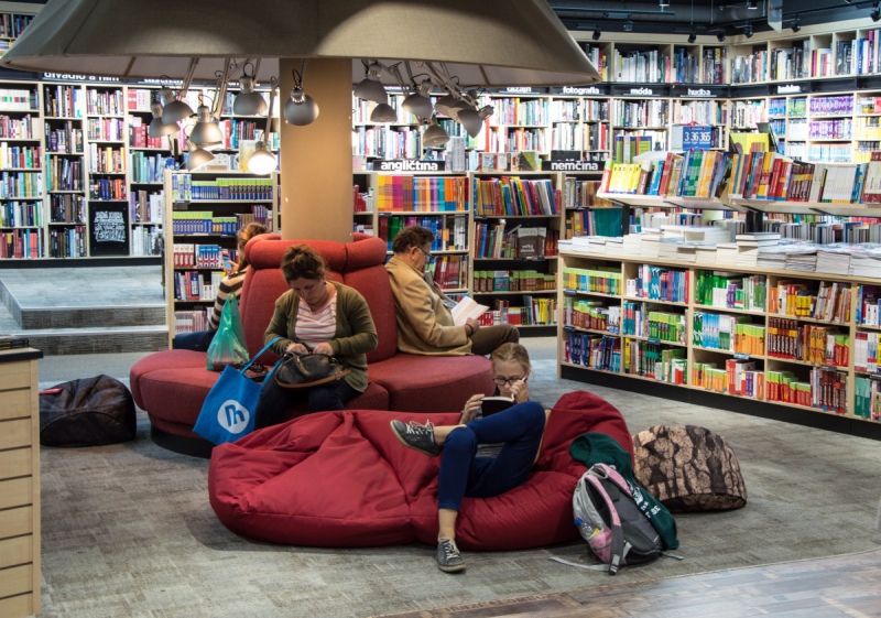 magasin-GRIMAUD-min_books_bookstore_book_reader_readers_reading_shop_sale_books-849006