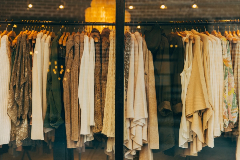 magasin-GRIMAUD-min_clothe_fashion_store_shop_window_store_front-21277